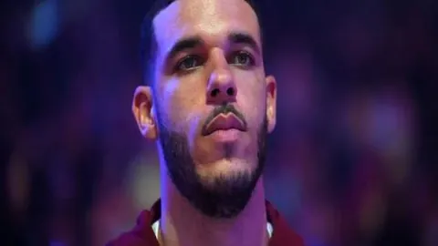 曼联2-2塞维利亚平局成遗憾，滕哈格敦促球员反思失误